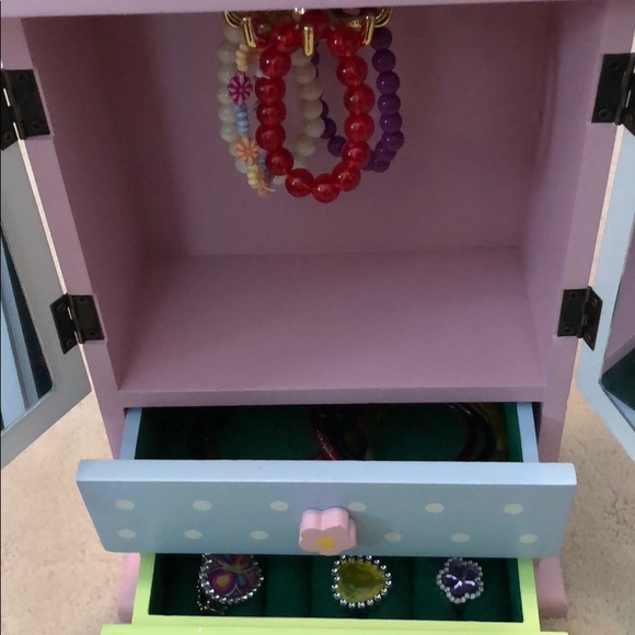 **SOLD** EUC BUNDLE OF JEWELY BOX + JEWELRY - Picture 2 of 8